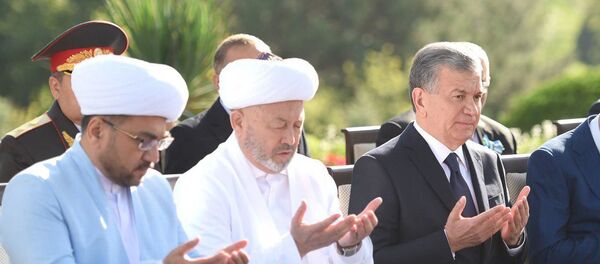 Шавкат Мирзиёев почтил память жертв репрессий - Sputnik Узбекистан