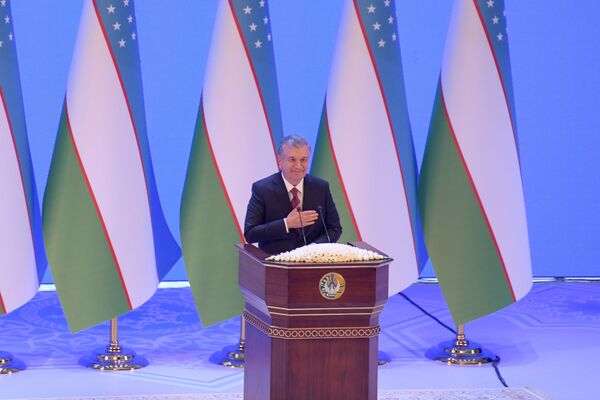 Президент Узбекистана Шавкат Мирзиёев на праздничном концерте в честь Дня независимости - Sputnik Узбекистан