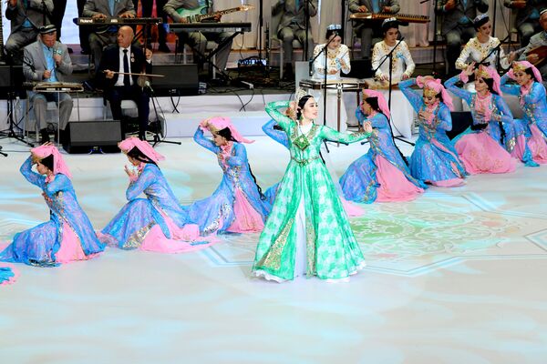 Национальные узбекские танцы на концерте в честь Дня независимости - Sputnik Узбекистан