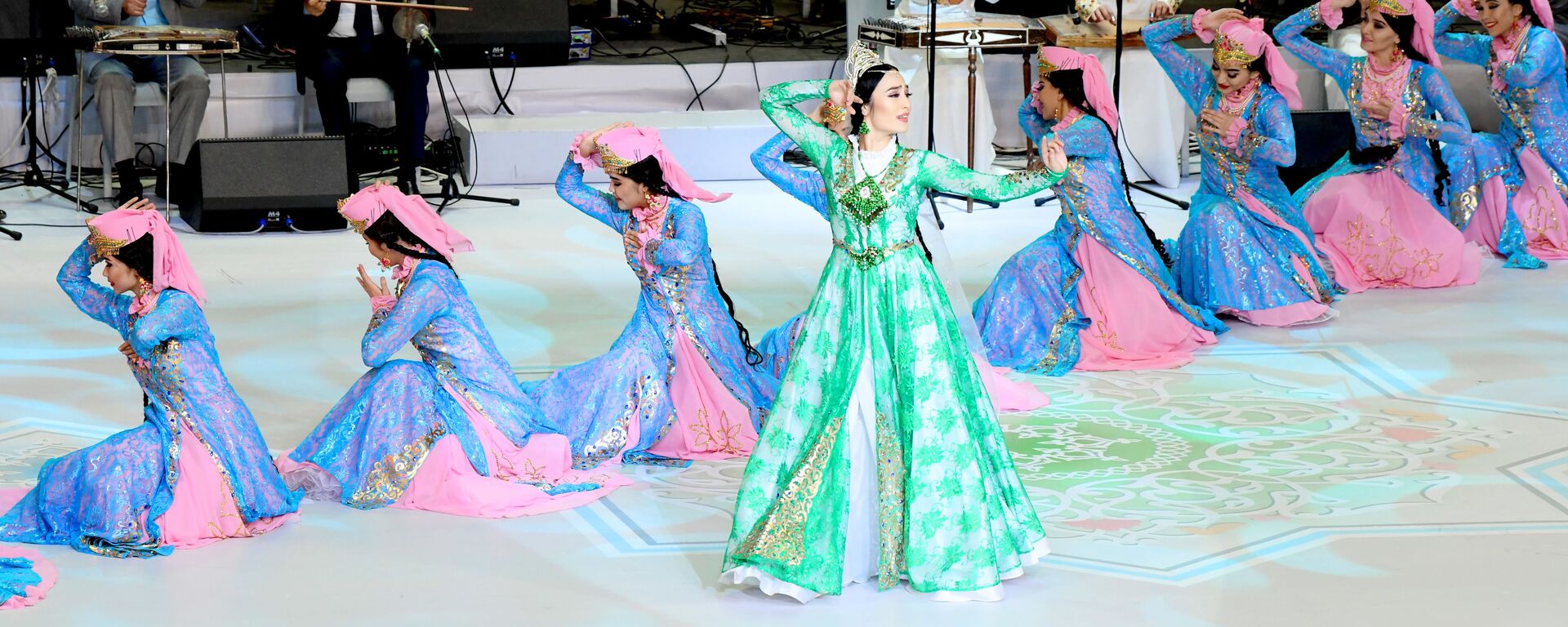 Национальные узбекские танцы на концерте в честь Дня независимости - Sputnik Узбекистан, 1920, 07.09.2021