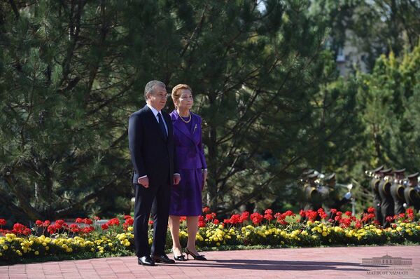 Мирзиёев почтил память Ислама Каримова - Sputnik Узбекистан