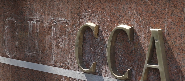 Городам-героям на Братских могилах вернули бронзовые буквы - Sputnik Узбекистан