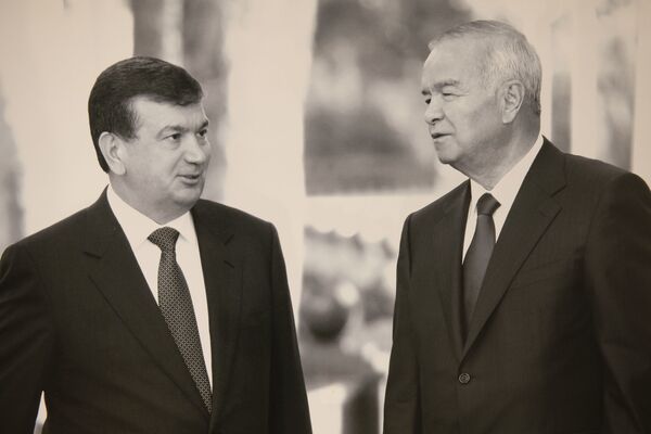 O‘zbekiston birinchi prezidenti Islom Karimov va bosh vazir Shavkat Mirziyoyev, arxiv foto-surati. - Sputnik O‘zbekiston