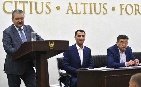 Азизов - футболистам: вы останетесь в истории Азизов - футболистам: вы останетесь в истории - Sputnik Узбекистан