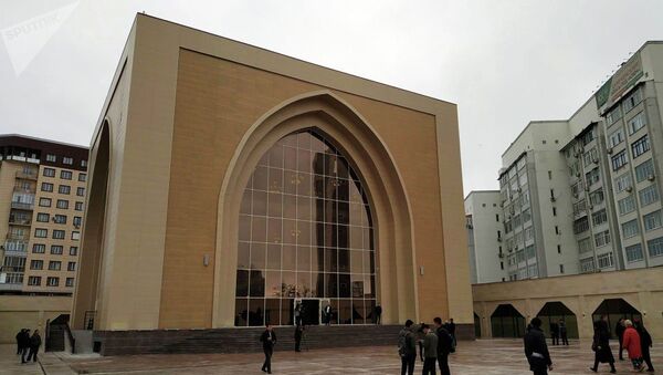 На мечеть, построенную Атамбаевым, наложен арест - Sputnik Ўзбекистон