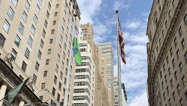 На Уолл-Стрит в Нью-Йорке поднят флаг Узбекистана - Sputnik Узбекистан