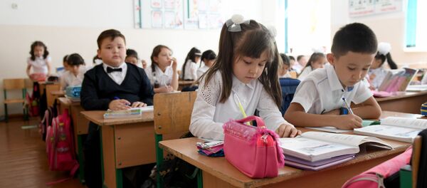 Дети во время урока Дети во время урока - Sputnik Узбекистан