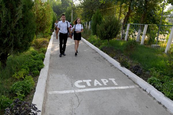 Век учи – век учись: педагог о новых школах, тестах и трудностях взросления - Sputnik Узбекистан