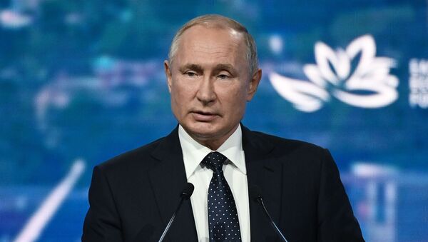 Президент РФ В. Путин принял участие в работе Восточного экономического форума - Sputnik Узбекистан
