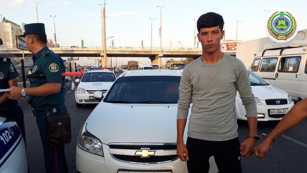 В Ташкенте угнали автомобиль у мужчины, пока он купался в озере - Sputnik Узбекистан
