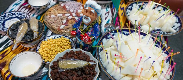 На стенде посольства Узбекистана - Sputnik Узбекистан