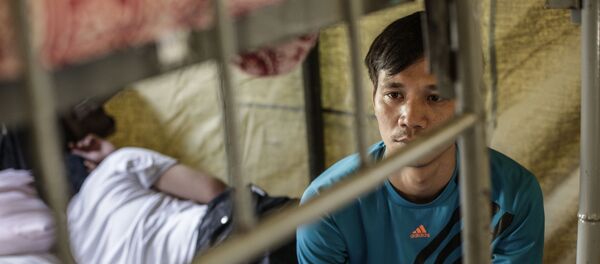 Палаточный лагерь для нелегальных мигрантов в Москве - Sputnik Узбекистан