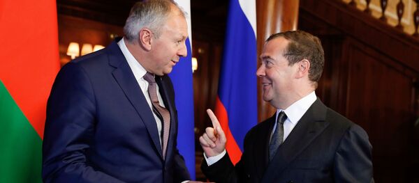 Премьер-министр РФ Д. Медведев провел переговоры с премьер-министром Белоруссии С. Румасом Премьер-министр РФ Д. Медведев провел переговоры с премьер-министром Белоруссии С. Румасом - Sputnik Узбекистан