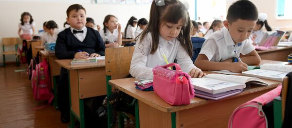 Дети на занятиях в школе - Sputnik Узбекистан