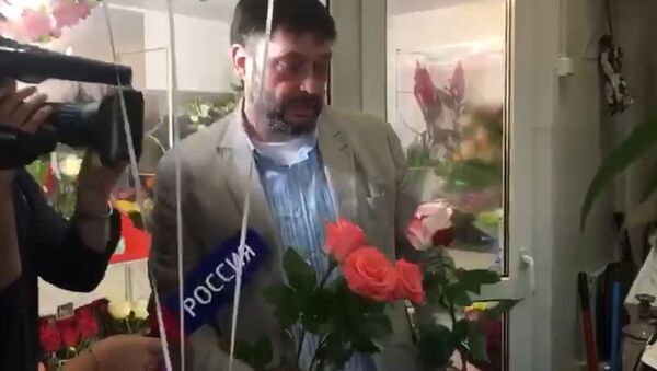 Кирилл Вышинский купил три букета из роз и рассказал, кому их подарит - Sputnik Узбекистан