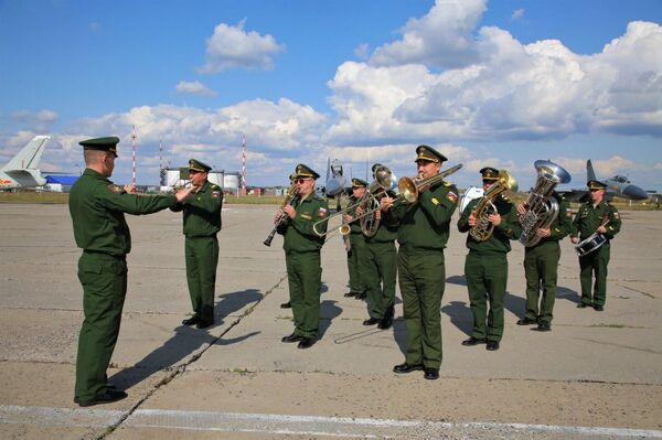 Военные Узбекистана прибыли в Россию для участия в учениях Центр-2019 Военные Узбекистана прибыли в Россию для участия в учениях Центр-2019 - Sputnik Узбекистан