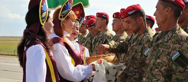 Воинский контингент Узбекистана прибыл для участия в учении Центр-2019 - Sputnik Узбекистан