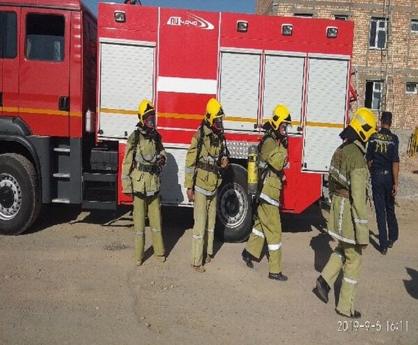 Сотрудники МЧС потренировались бороться с последствиями землетрясений - Sputnik Узбекистан