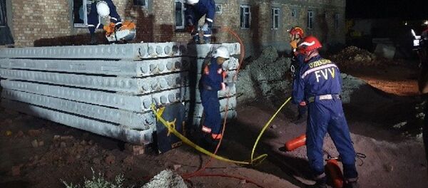 Сотрудники МЧС потренировались бороться с последствиями землетрясений - Sputnik Узбекистан
