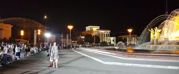 Узбекистан покорил Fashion Parade Moscow на ВДНХ - Sputnik Узбекистан