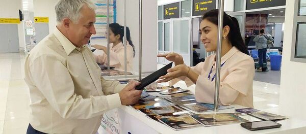 V aeroportax i na vokzalax Uzbekistana poyavilis punkti prokata planshetov dlya turistov V aeroportax i na vokzalax Uzbekistana poyavilis punkti prokata planshetov dlya turistov - Sputnik O‘zbekiston