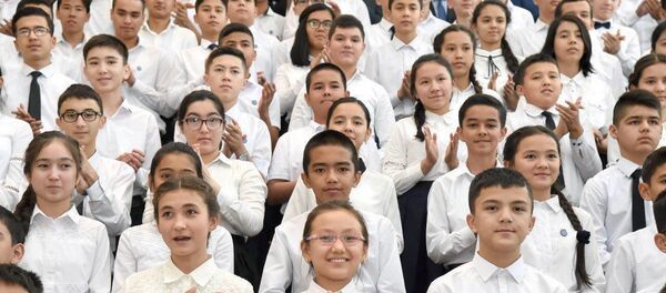 Glava Respubliki Uzbekistan Shavkat Mirziyoyev 10-sentabrya posetil prezidentskuyu shkolu v Tashkente - Sputnik O‘zbekiston