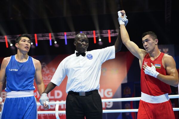 Дилшодбек Рузметов пробился в следующий круг ЧМ по боксу в Екатеринбурге - Sputnik Узбекистан