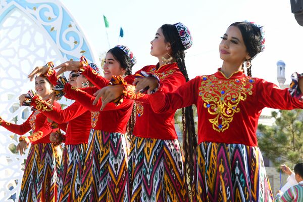 Золотые руки: в Коканде стартовал фестиваль ремесленников – яркие фото - Sputnik Узбекистан