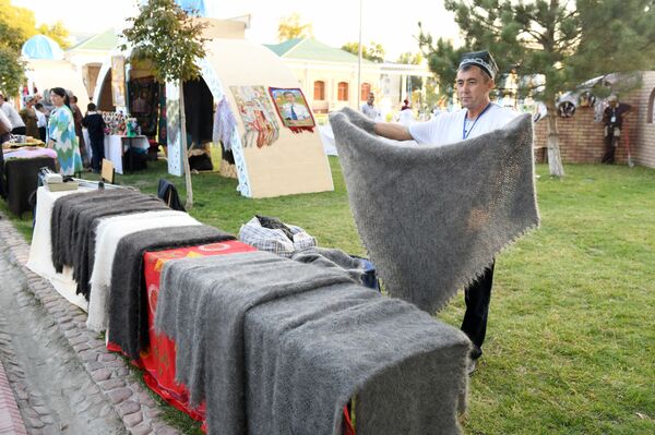 Золотые руки: в Коканде стартовал фестиваль ремесленников – яркие фото - Sputnik Узбекистан