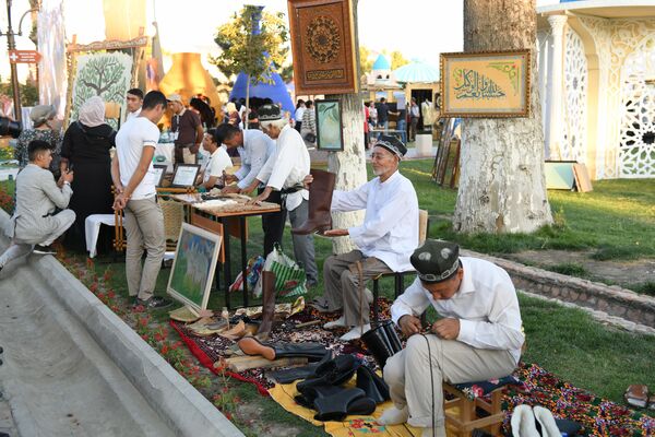 Сапожные мастера на фестивале в Коканде - Sputnik Узбекистан