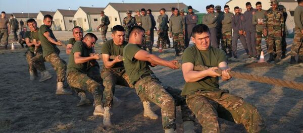 Военные Узбекистана победили всех в состязаниях по перетягиванию каната - Sputnik Узбекистан