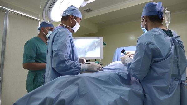Операция по пересадке почки в медицинском центре Намангана - Sputnik Узбекистан