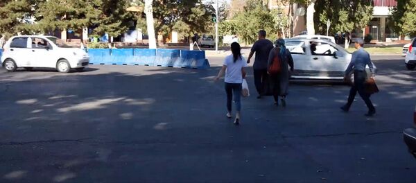 Остаться в живых: на улице Амира Темура водители игнорируют пешеходов Остаться в живых: на улице Амира Темура водители игнорируют пешеходов - Sputnik Ўзбекистон