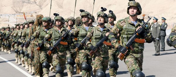 Узбекско-таджикские учения на полигоне Гурумсарай Узбекско-таджикские учения на полигоне Гурумсарай - Sputnik Узбекистан