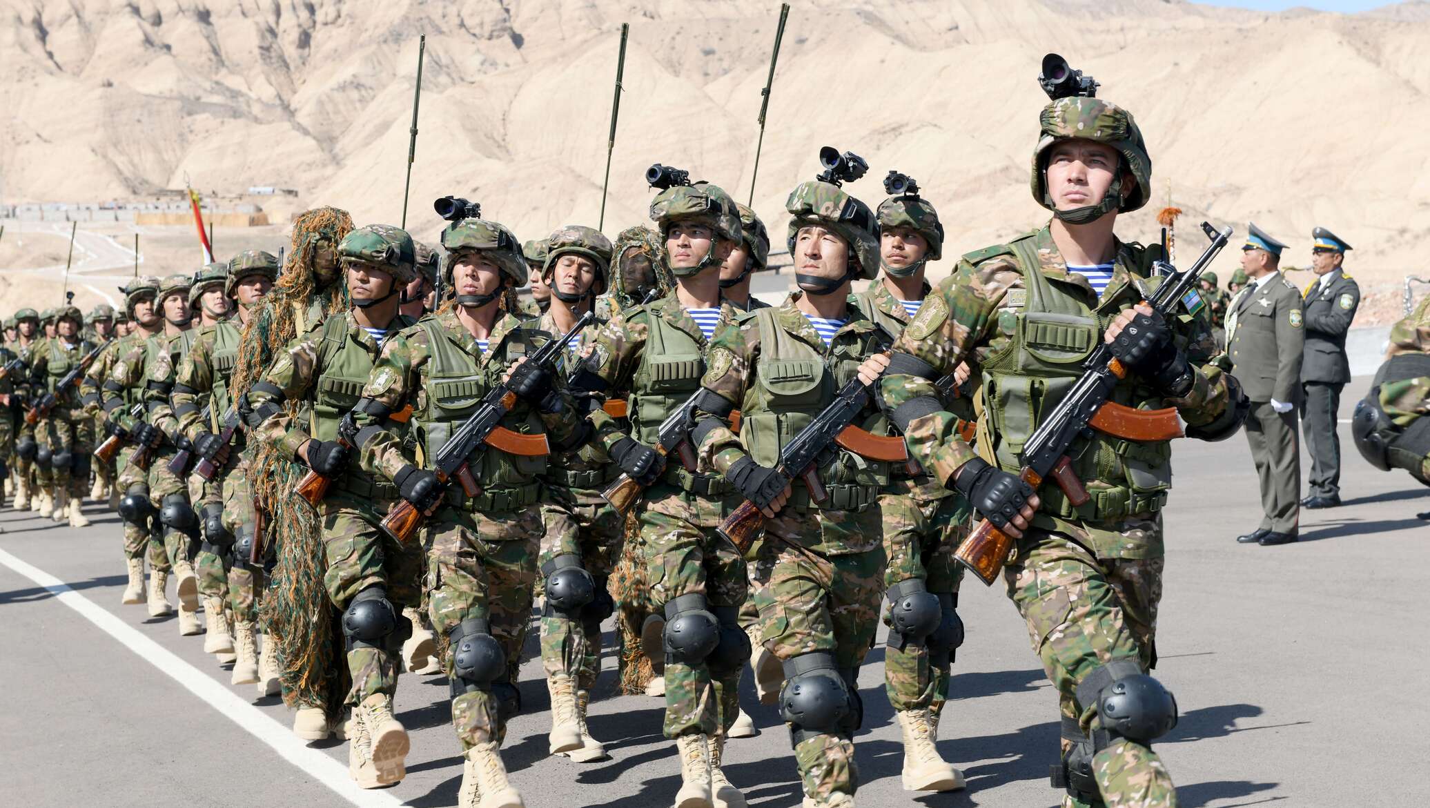 Kaliningradda samimiy dam olish uchun fohishalar Rossiyada yuk mashinalari haydovchilari bilan jinsiy aloqa