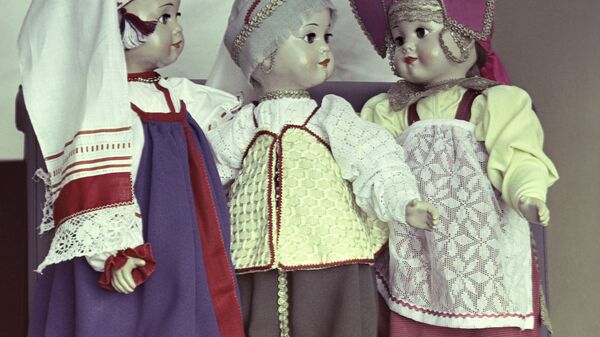 Куклы в национальных костюмах - Sputnik Узбекистан