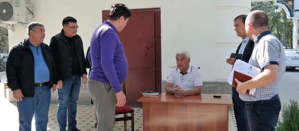 Хоким Алмазарского района Бахтиёр Рахмонов на совещании с заместителями и руководителями секторов Хоким Алмазарского района Бахтиёр Рахмонов на совещании с заместителями и руководителями секторов - Sputnik Ўзбекистон