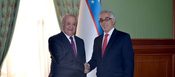 Министр иностранных дел Республики Узбекистан Абдулазиз Камилов принял делегацию ООН во главе со Специальным докладчиком по вопросу о независимости судей и адвокатов Диего Гарсия-Саяном. - Sputnik Узбекистан