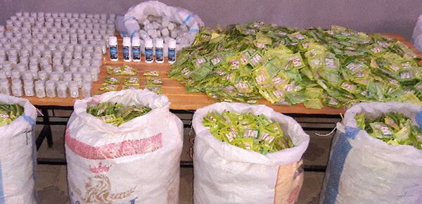 Без добавок: таможенники предотвратили ввоз контрафактных лекарств Без добавок: таможенники предотвратили ввоз контрафактных лекарств - Sputnik Узбекистан