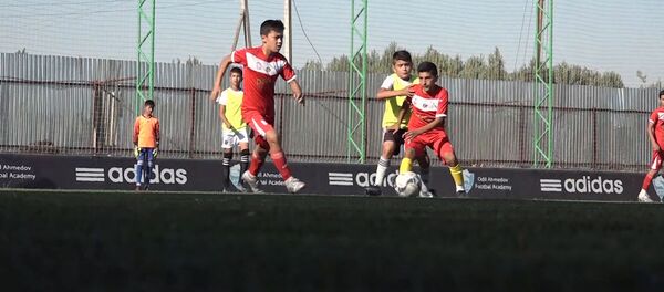 Школа будущих чемпионов: как тренируют детей в Академии футбола Одила Ахмедова - Sputnik Узбекистан