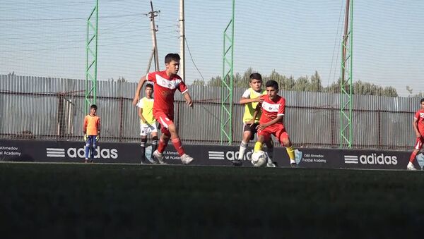 Школа будущих чемпионов: как тренируют детей в Академии футбола Одила Ахмедова - Sputnik Узбекистан