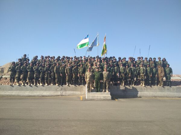 Участники узбекско-таджикских военных учений на полигоне Гурумсарой в Наманганской области. - Sputnik Узбекистан