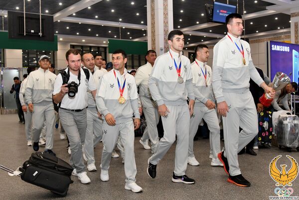 Лучшие в мире: как встречали узбекских боксеров - фото - Sputnik Узбекистан