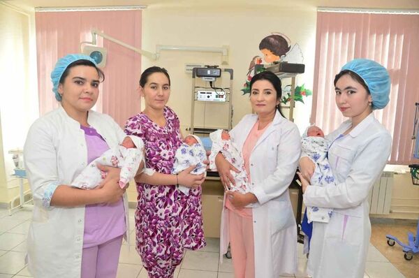 Четверо в люльке, или Как стать многодетной семьей за один раз - Sputnik Узбекистан