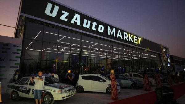 Салон компании UzAuto - Sputnik Узбекистан