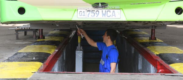 Техосмотр автобуса - Sputnik Узбекистан