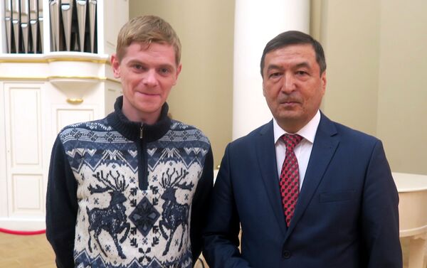 Корреспондент Sputnik Дмитрий Матвеев с Зафаром Абдурахмановым  - Sputnik Узбекистан