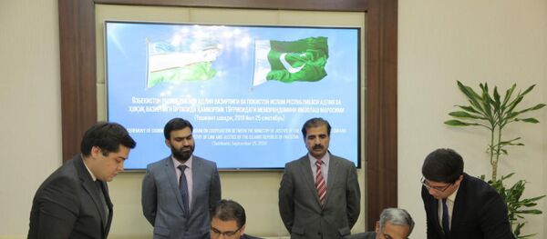 Меморандум о сотрудничестве между министерствами юстиции Узбекистана и Пакистана Меморандум о сотрудничестве между министерствами юстиции Узбекистана и Пакистана - Sputnik Узбекистан