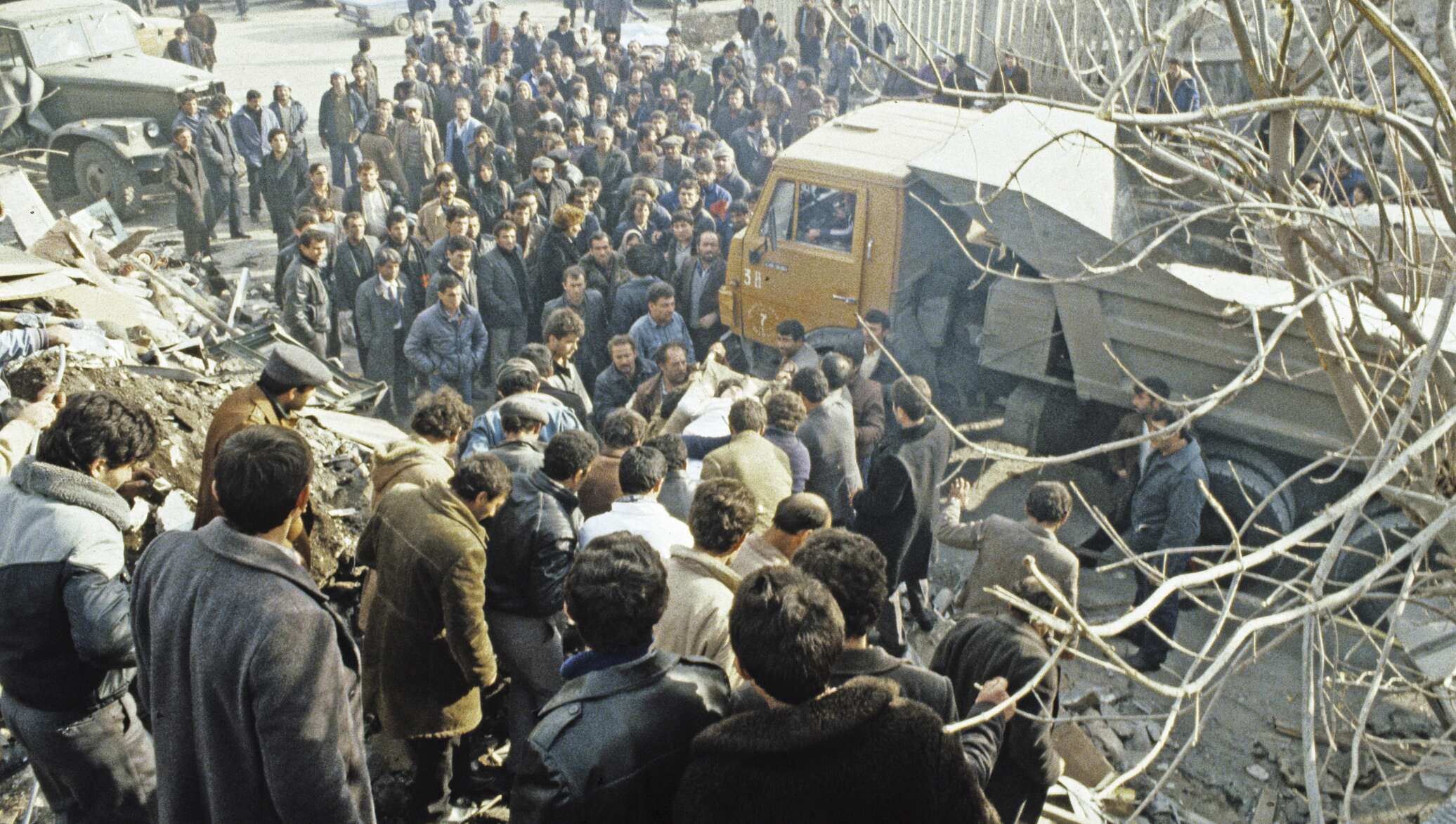 Спитак и ленинакан землетрясение. Ленинакан землетрясение 1988. Землетрясение в армении ленинакан. Ленинакан землетрясение 1988. Татастрофа армянский.