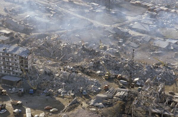 Последствия землетрясения в Армении - Sputnik Узбекистан